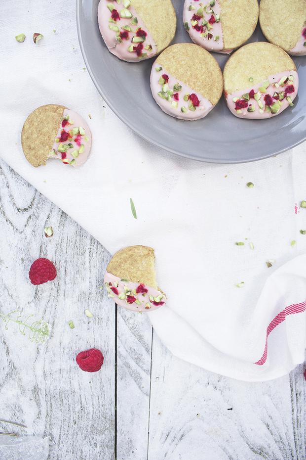 dipped berry & pistachio shortbread