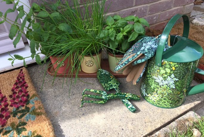 Glam Rosie Garden Accessories