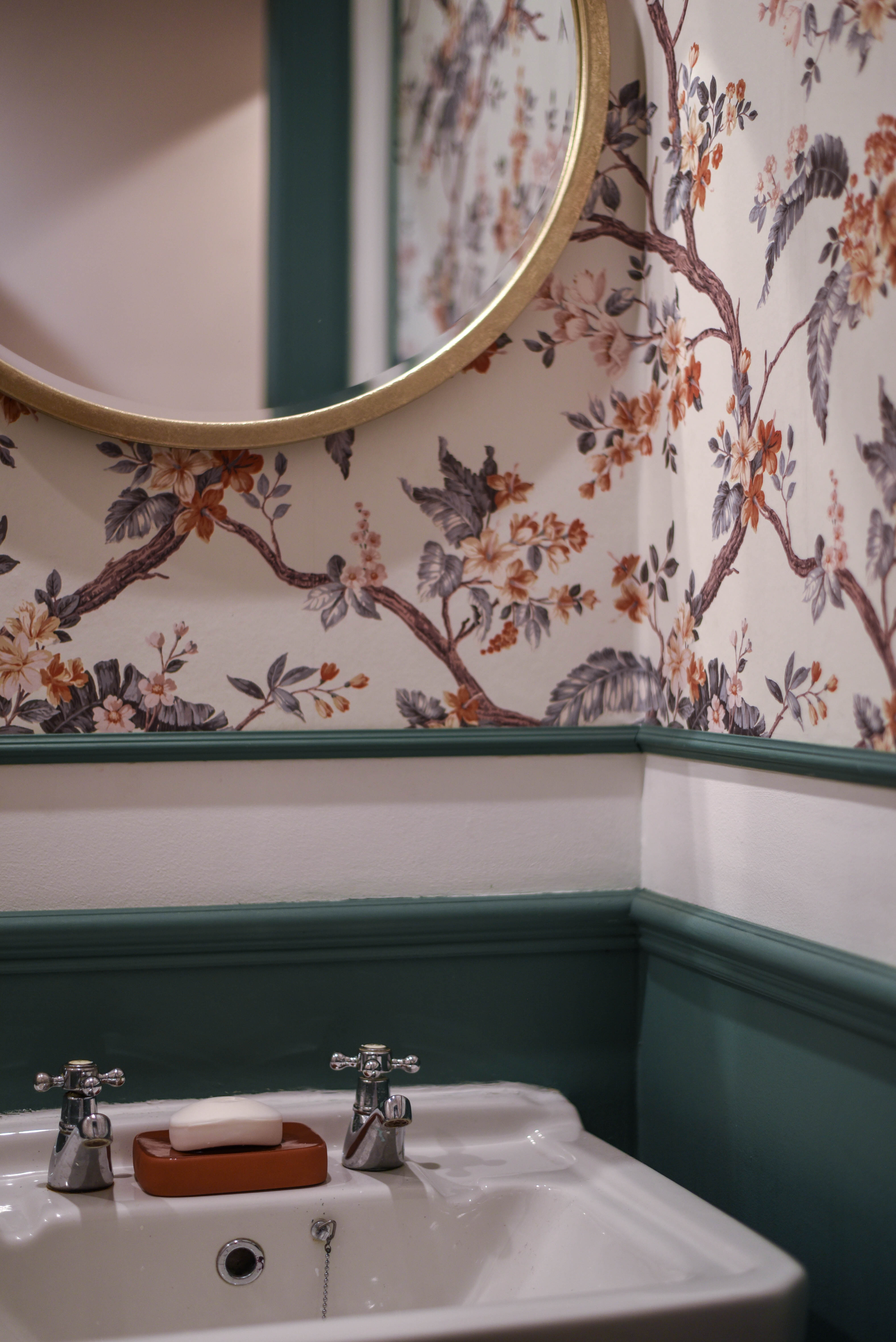 Powder room makeover - panelled Laura Ashley Florintine Natural wallpaper - before and after - Thankfifi Scottish Interiors Blog-1